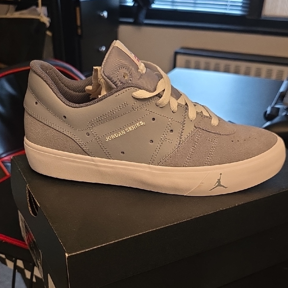 Jordan Gray Sneakers Sleek Contemporary Style